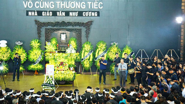 Tiếng trống trường hòa tiếng khóc của học sinh LTV tiễn biệt thầy Văn Như Cương - 23