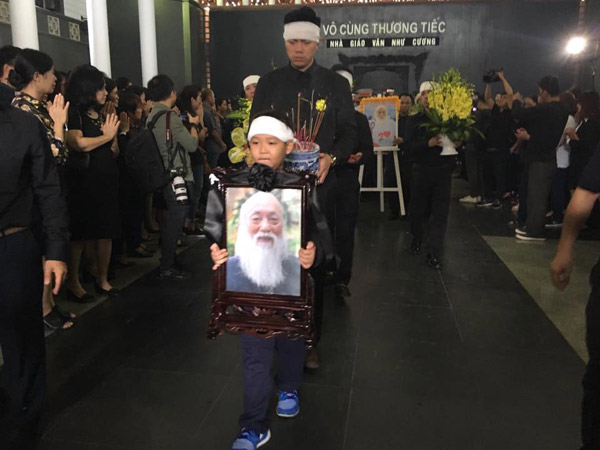 Tiếng trống trường hòa tiếng khóc của học sinh LTV tiễn biệt thầy Văn Như Cương - 20