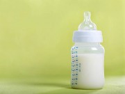 Tin tức - Cốc sữa của cháu có màu lạ, bà đi kiểm tra và phát hiện âm mưu đầu độc kinh hoàng