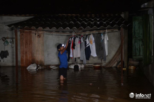 19 người trong 4 gia đình bị vùi lấp, nhiều nơi trên cả nước dân trắng đêm chạy lũ - 11