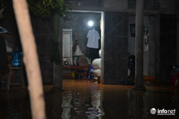 19 người trong 4 gia đình bị vùi lấp, nhiều nơi trên cả nước dân trắng đêm chạy lũ - 10