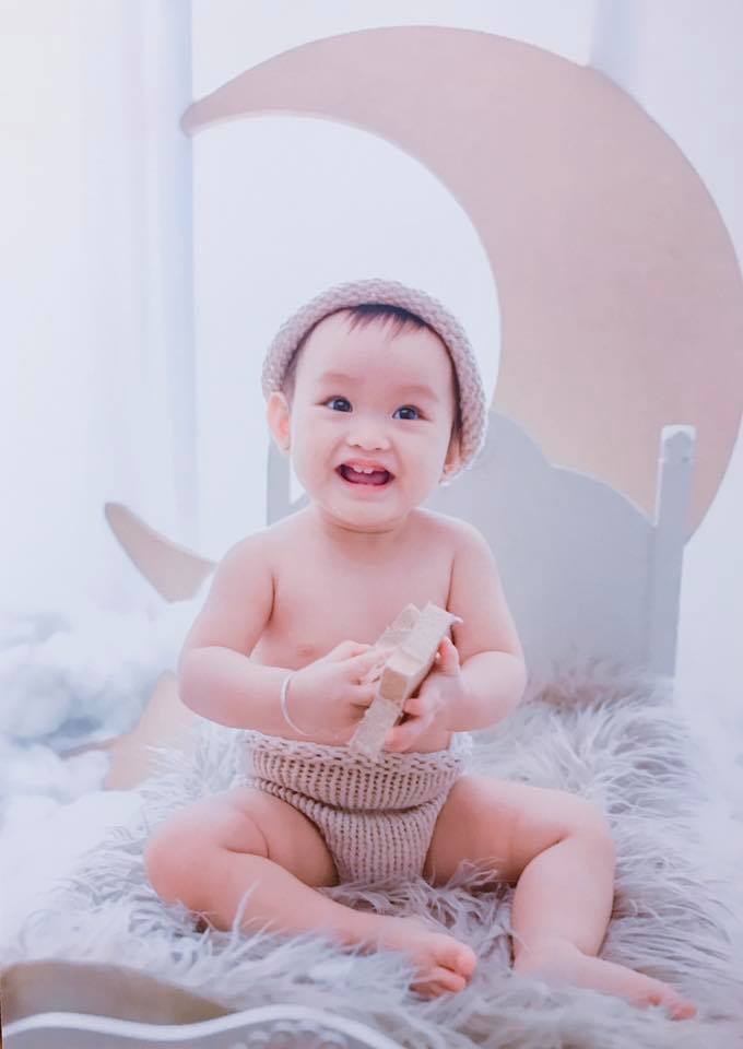 Tròn 1 năm làm mẹ, Hồng Quế xúc động:amp;#34; Mẹ chỉ cần con, cần ông bà ngoại là đủ rồi!amp;#34; - 1