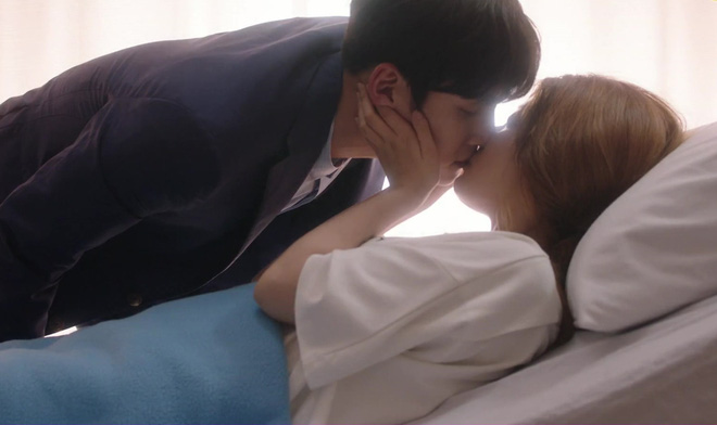 Vừa qua tuần trăng mật 1 ngày, chồng lên giường với người đàn bà khác - 2