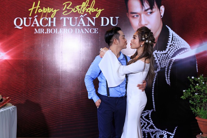 Bạn gái Quách Tuấn Du lộ vòng 2 tại tiệc sinh nhật người yêu, bị nghi có bầu - 3