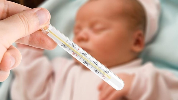 Cách hạ sốt cho trẻ 2 tháng tuổi cha mẹ cần phải ghi nhớ - 1