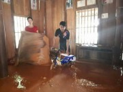 Tin tức - Lời kể đau xót tại vùng mưa lũ: 20kg gạo cuối cùng đã tuột khỏi tay