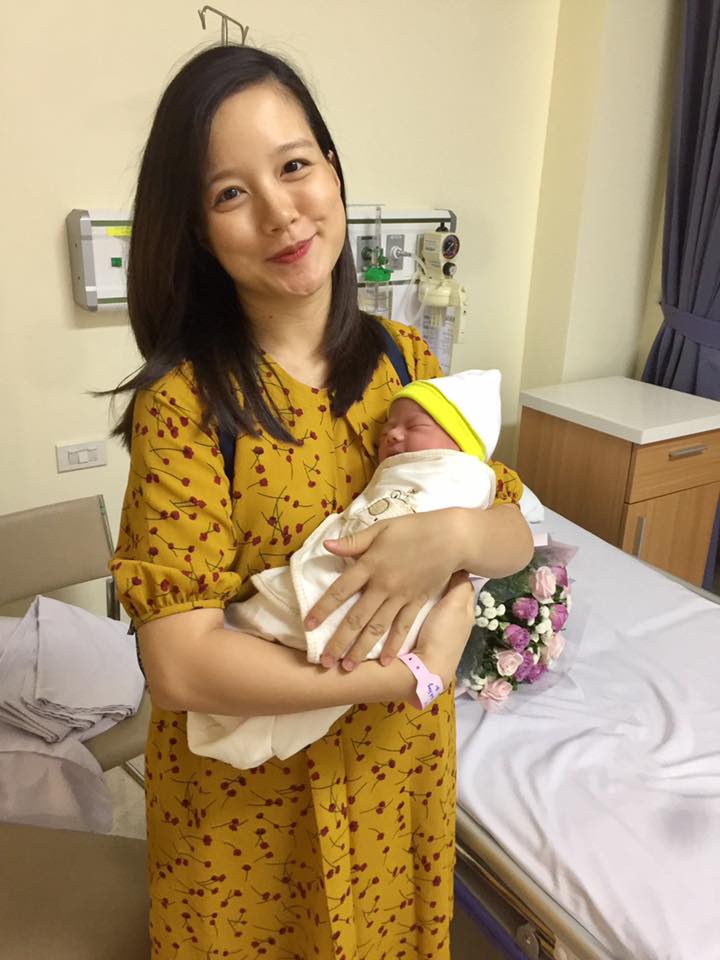 MC Minh Trang vui sướng sau khi vừa sinh con thứ 3, vẫn bày tỏ mong muốn đẻ tiếp - 2