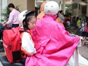 Tin tức - Chùm ảnh: Người Hà Nội co ro trong gió lạnh đầu mùa kèm mưa nhỏ