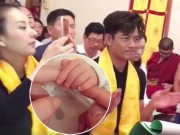 Làng sao - Ngôi sao 24/7: Làm bố ở tuổi 52, Quách Phú Thành từng khóc, từng lúng túng khi chăm con gái