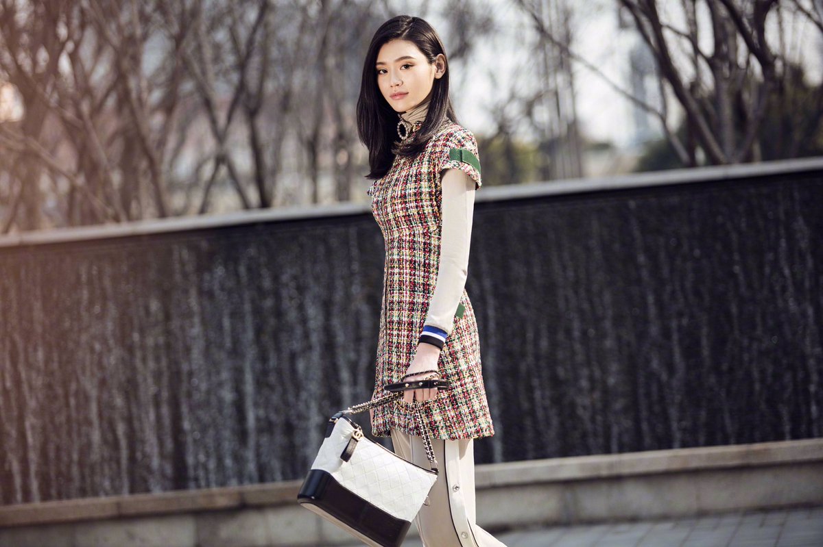 Thanh Hằng amp;#34;cânamp;#34; hết dàn siêu mẫu Châu Á với chiếc túi gần 100 triệu đồng - 4