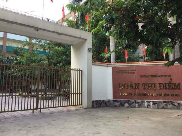 Hà Nội: HS lớp 8 trường Đoàn Thị Điểm ngã từ tầng hai xuống đất vào giờ ra chơi - 1