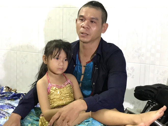 Diễn viên xiếc 200 lần nhập viện gây xúc động vì thà chết để con gái được đi học - 3