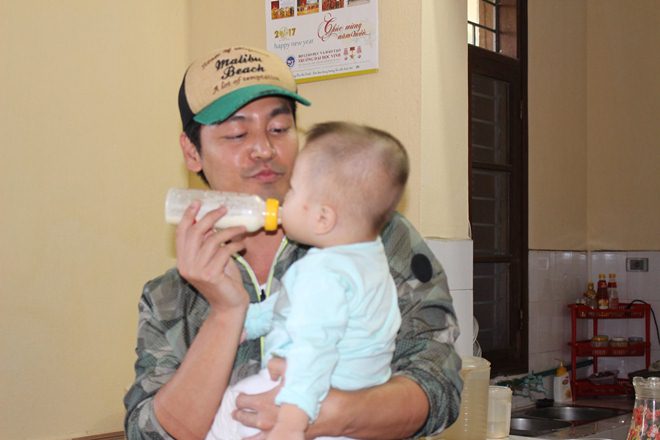 Mặc kệ bao thị phi vì từ thiện, MC Phan Anh vẫn dấn thân vào vùng lũ đợt này - 6