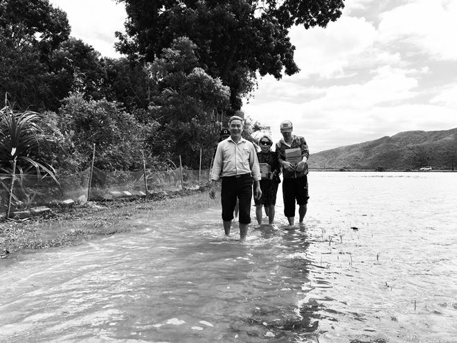 Mặc kệ bao thị phi vì từ thiện, MC Phan Anh vẫn dấn thân vào vùng lũ đợt này - 3