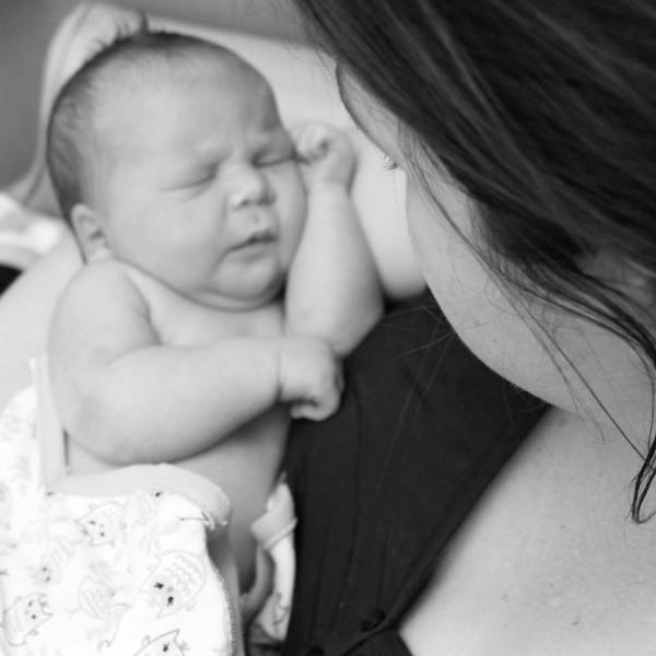 Nhìn sữa mẹ thay đổi khi con ốm thế này, ai chẳng muốn cho con bú hoàn toàn - 4