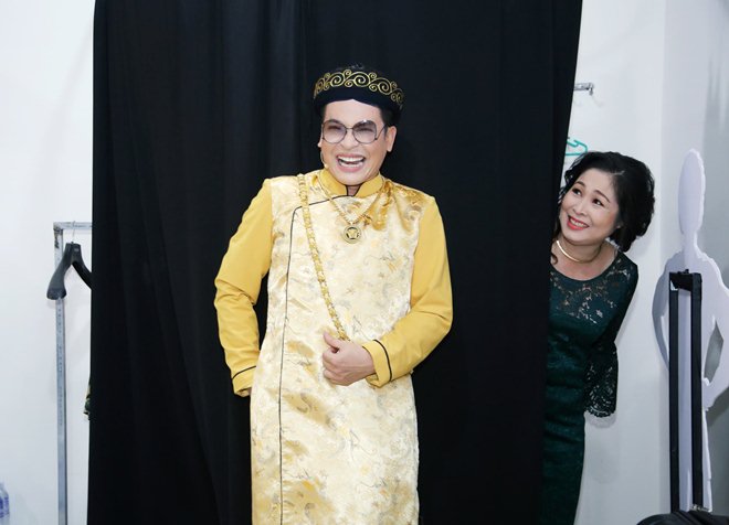 amp;#34;Người đẹp Tây Đôamp;#34; Việt Trinh cười nắc nẻ khi Thanh Bạch đeo vàng lúc lỉu - 7