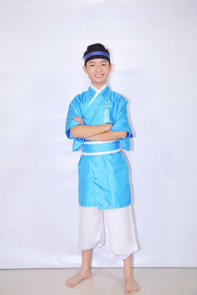 amp;#34;Người đẹp Tây Đôamp;#34; Việt Trinh cười nắc nẻ khi Thanh Bạch đeo vàng lúc lỉu - 16