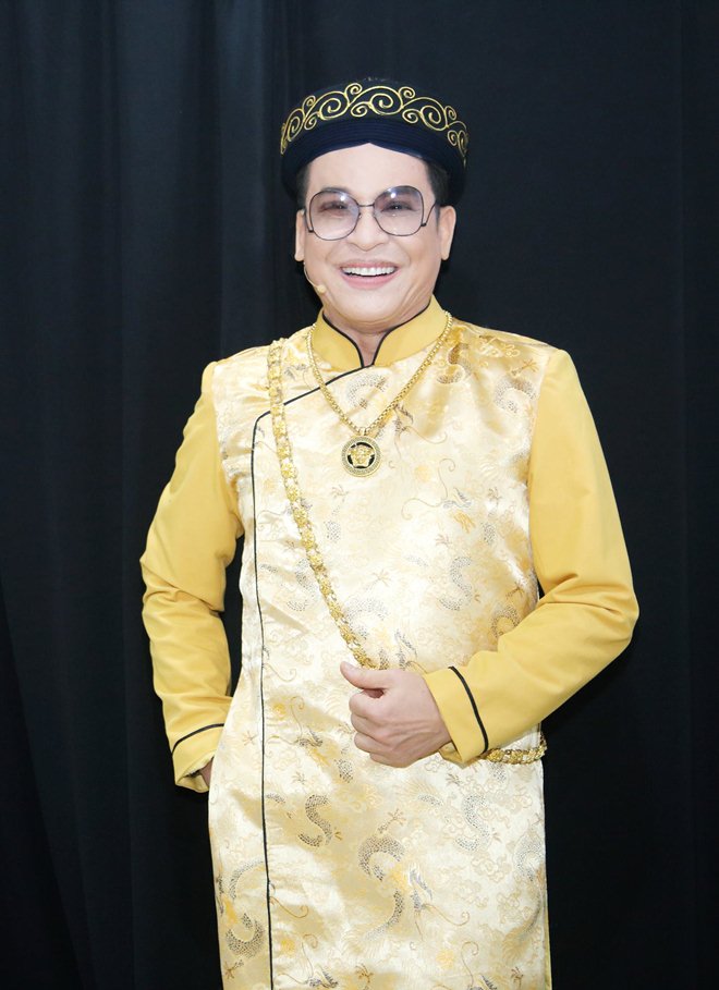 amp;#34;Người đẹp Tây Đôamp;#34; Việt Trinh cười nắc nẻ khi Thanh Bạch đeo vàng lúc lỉu - 6