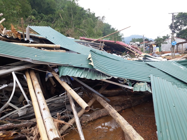 Nỗi đau tột cùng của người vợ mất chồng và con gái trong đêm sạt lở đất - 4