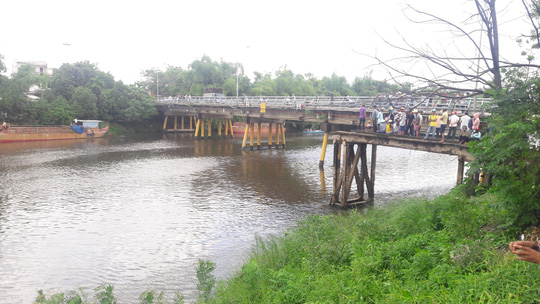 Thai phụ có biểu hiện trầm cảm bỏ lại xe đạp, nhảy cầu tự tử giữa đêm - 2