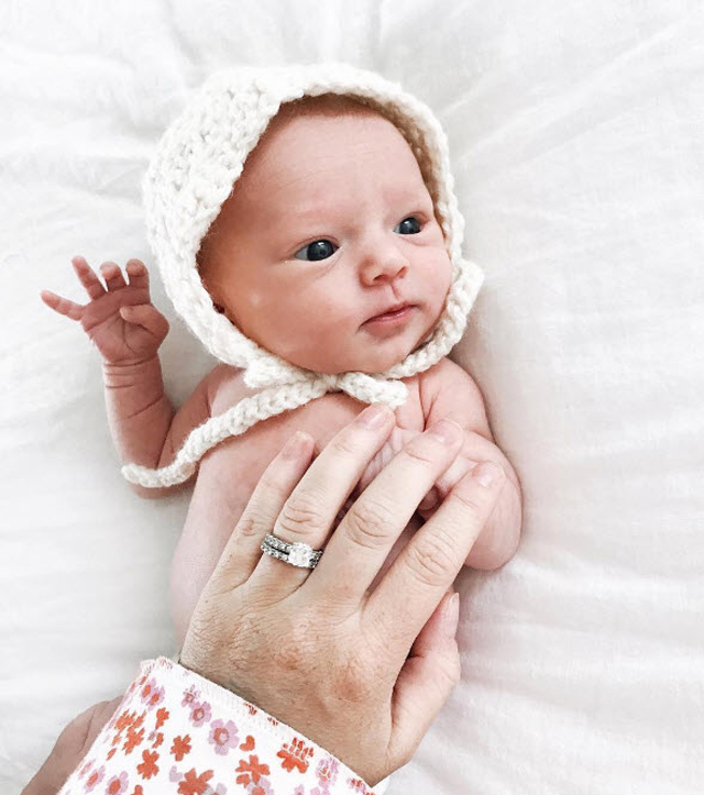 Bé sơ sinh khiếm thính đang gây sốt MXH ngoài đời thực còn đáng yêu hơn nhiều - 2