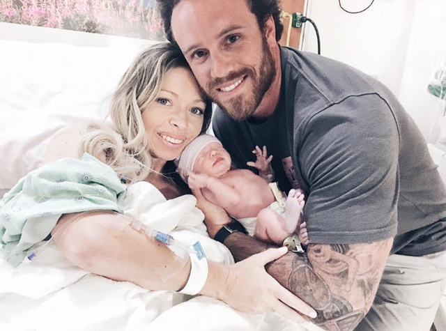 Bé sơ sinh khiếm thính đang gây sốt MXH ngoài đời thực còn đáng yêu hơn nhiều - 13