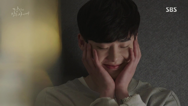 Khi nàng say giấc: Được Suzy trao nụ hôn đầu, Lee Jong Suk thẹn thùng ra mặt - 4