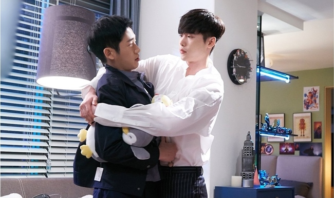 Khi nàng say giấc: Được Suzy trao nụ hôn đầu, Lee Jong Suk thẹn thùng ra mặt - 8