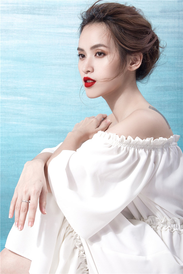 Đừng mặc đồ khoe vòng 1 để hẹn hò với chàng 20/10 nữa, xưa lắm rồi! - 1