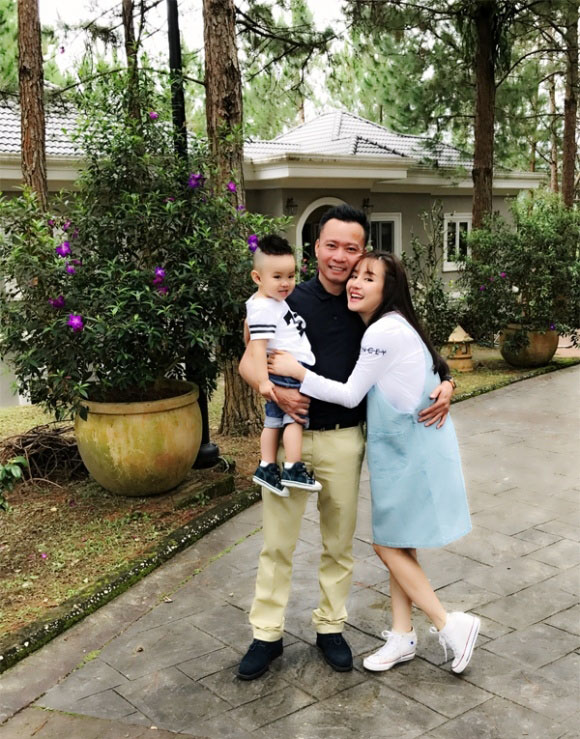 Vy Oanh tiết lộ phản ứng của ông xã đại gia sau khi bị amp;#34;lộ mặtamp;#34; - 1