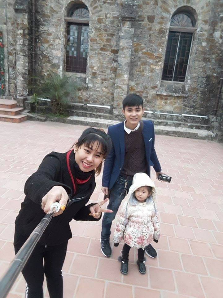 Bị bắt xe ngày 20/10, anh chồng nhờ luôn công an chở đi tặng hoa cho vợ - 3