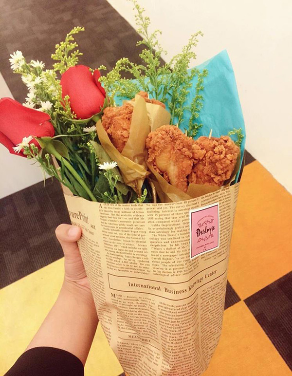 Chị em tủm tỉm tâm đắc với những bó hoa 20/10 phiên bản thức ăn siêu thiết thực - 3