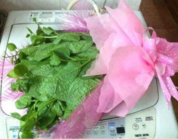 Chị em tủm tỉm tâm đắc với những bó hoa 20/10 phiên bản thức ăn siêu thiết thực - 7