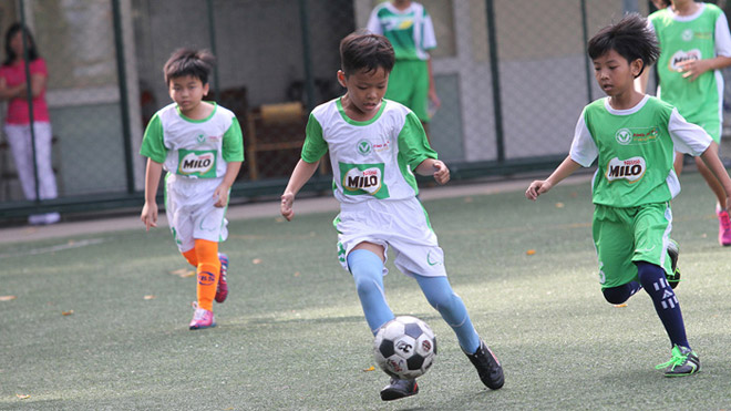 Đừng lo con đen, chơi bóng đá mang lại nhiều lợi ích cho trẻ hơn mẹ tưởng! - 2