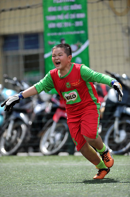 Đừng lo con đen, chơi bóng đá mang lại nhiều lợi ích cho trẻ hơn mẹ tưởng! - 3