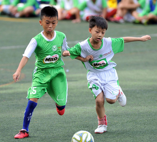 Đừng lo con đen, chơi bóng đá mang lại nhiều lợi ích cho trẻ hơn mẹ tưởng! - 4