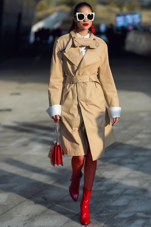 Hoa hậu Phạm Hương xuất hiện xôn xao cả một góc phố Seoul Fashion Week - 4