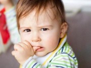 Sức khỏe - Cha mẹ nên biết: Trẻ mút tay nhiều sẽ gây ra lệch hàm