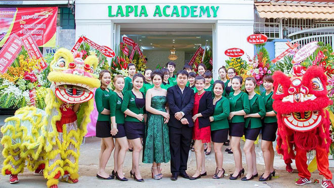 Từ “cô bé mót điều” trở thành CEO của thương hiệu mỹ phẩm vạn người mê - 5