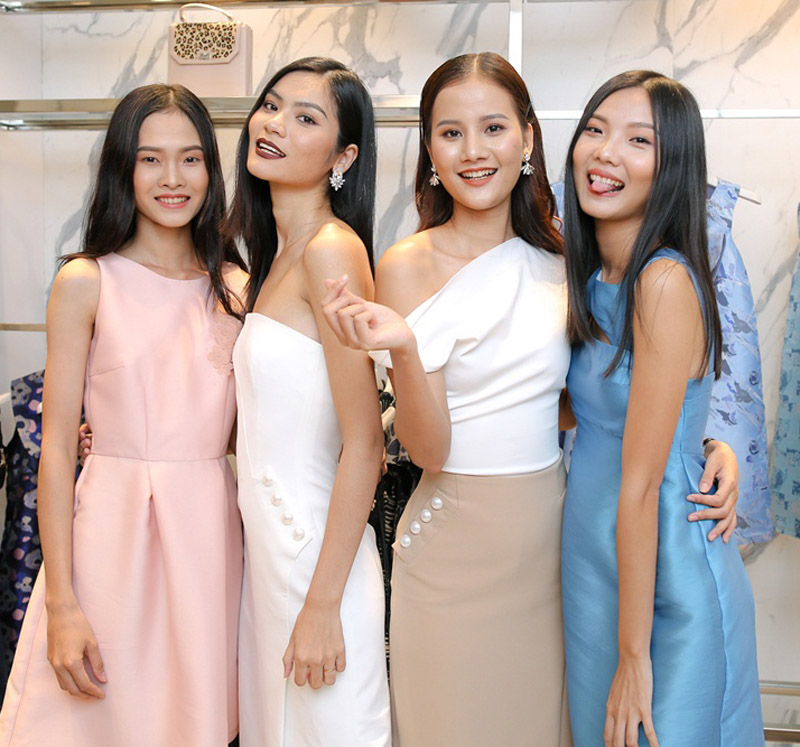 Mai Ngô gây bất ngờ khi lần đầu dẫn mẹ đi chọn váy áo - 6