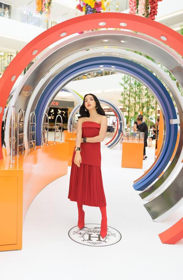 Cùng một đôi giày, Châu Bùi chất ngất còn Ngọc Trinh lại kém sang - 2