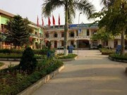 Tin tức - Vụ phụ huynh đánh học sinh, hiệu trưởng: "Họ đấm, đá con tôi ngã trong góc cửa"
