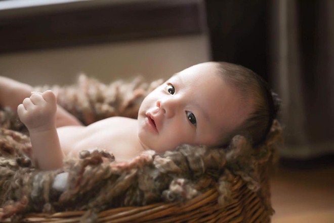 Chưa một lần lộ bầu bí, Hoa hậu Thu Ngân bất ngờ khoe đã sinh con cho chồng đại gia - 1