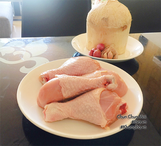 Cách làm đùi gà rô ti nước dừa đậm đà, ngon cơm đến miếng cuối cùng - 1