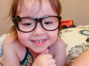 Làm mẹ - Elly Trần khoe clip con gái nói tiếng Anh cực ngọt, "yêu mẹ bằng 10"