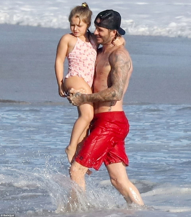 6 tuổi đã phổng phao như thiếu nữ nhưng Harper vẫn là amp;#34;công chúa bé bỏngamp;#34; của Beckham - 1