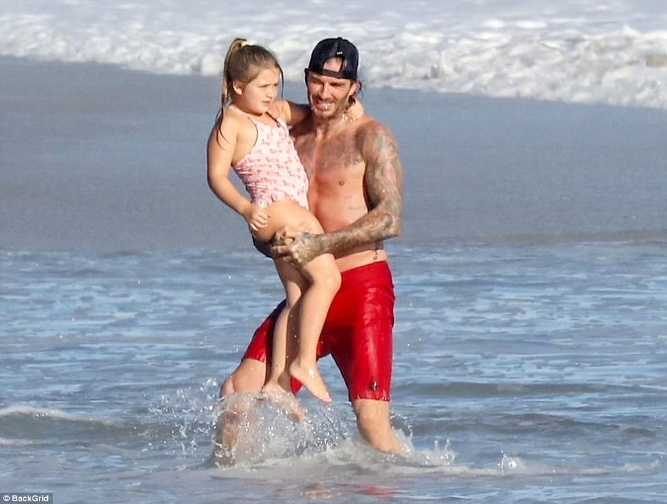 6 tuổi đã phổng phao như thiếu nữ nhưng Harper vẫn là amp;#34;công chúa bé bỏngamp;#34; của Beckham - 2