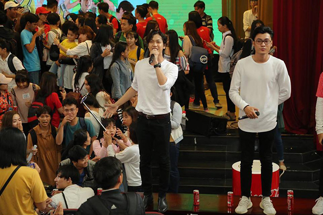 Lý Phương Châu bất ngờ được bạn trai Hiền Sến tỏ tình giữa đám đông - 1