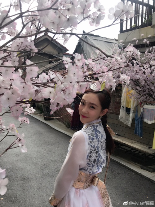 Bỏ 350 tỷ đồng mua quà tặng, trai xấu nhanh chóng tán đổ hot girl - 4