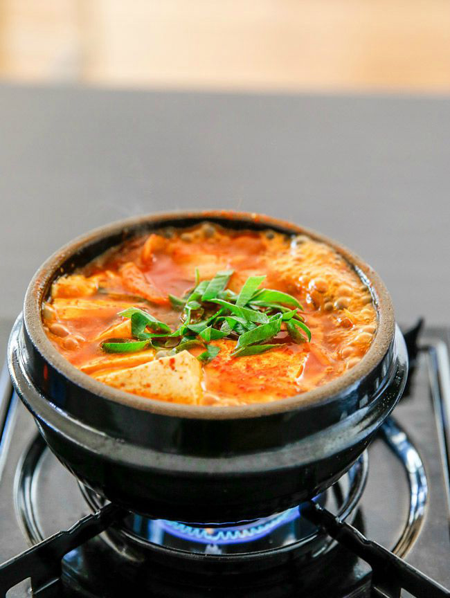 Mát trời thế này không làm nồi canh kim chi đậu phụ thì thật phí! - 6